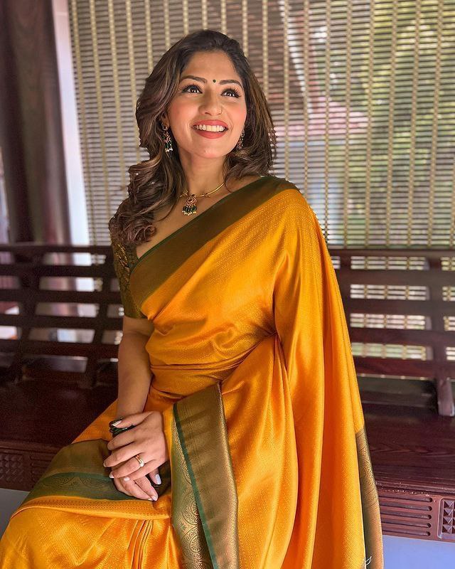 YELLOW COLOUR PURE BANARASI COPPER ZARI WEAVING SAREE