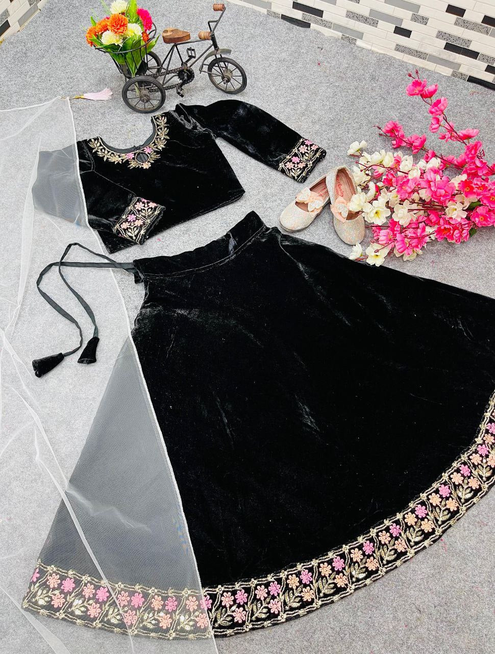 Đěsigner Heavy Viscose Velvet With Heavy Embroidery Sequence Work Lehenga