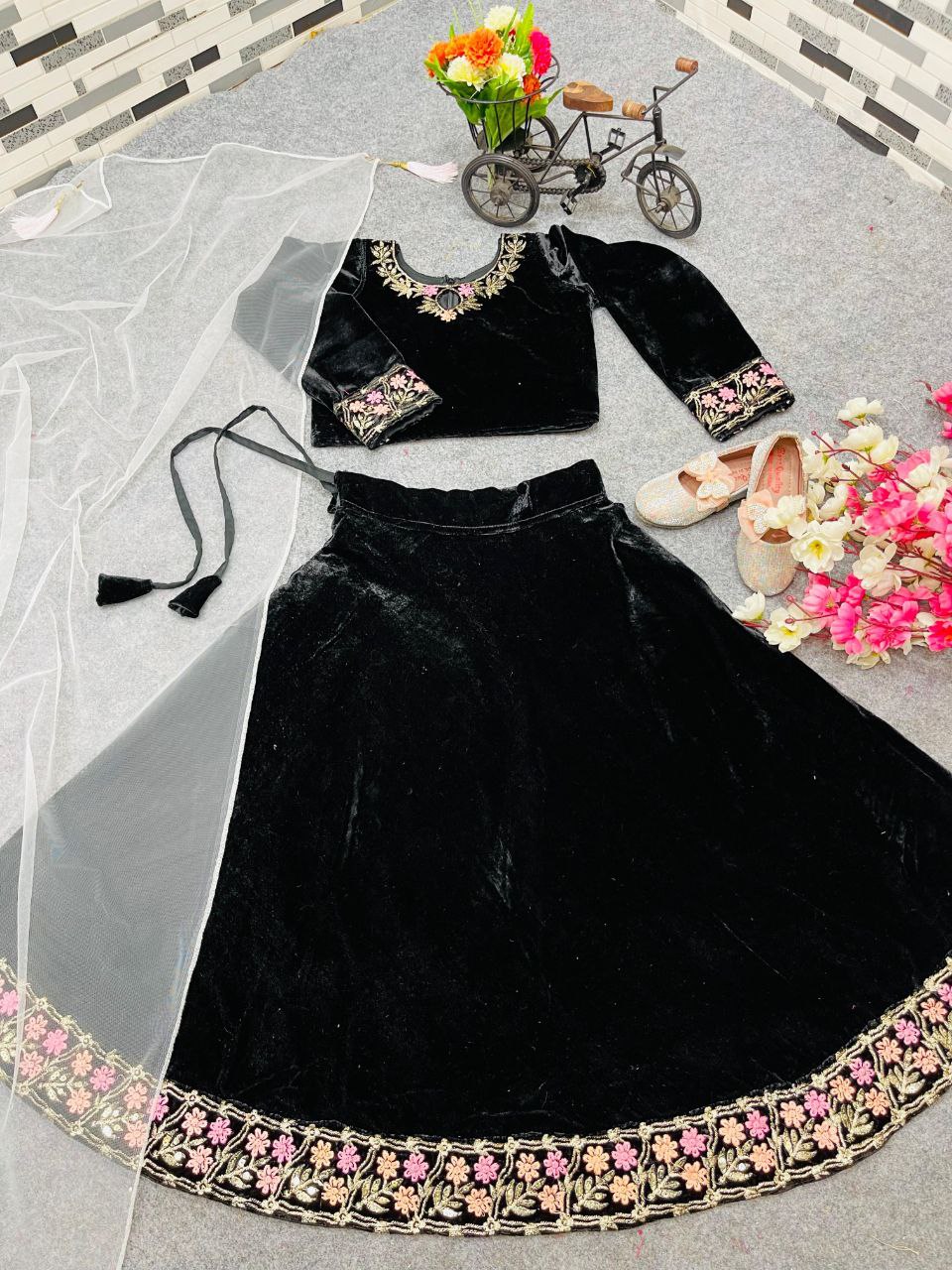 Đěsigner Heavy Viscose Velvet With Heavy Embroidery Sequence Work Lehenga
