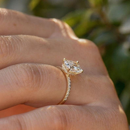 2.5 CT Radiant Cut Moissanite Engagement Ring 9x7mm Radiant Cut Diamond Ring 14K Gold Radiant Ring Radiant Cut Anniversary/Wedding Ring